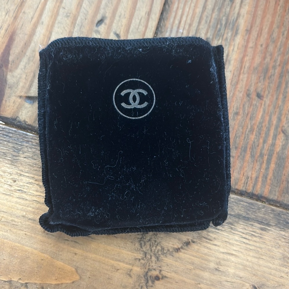 Chanel highlight 10 ivory gold